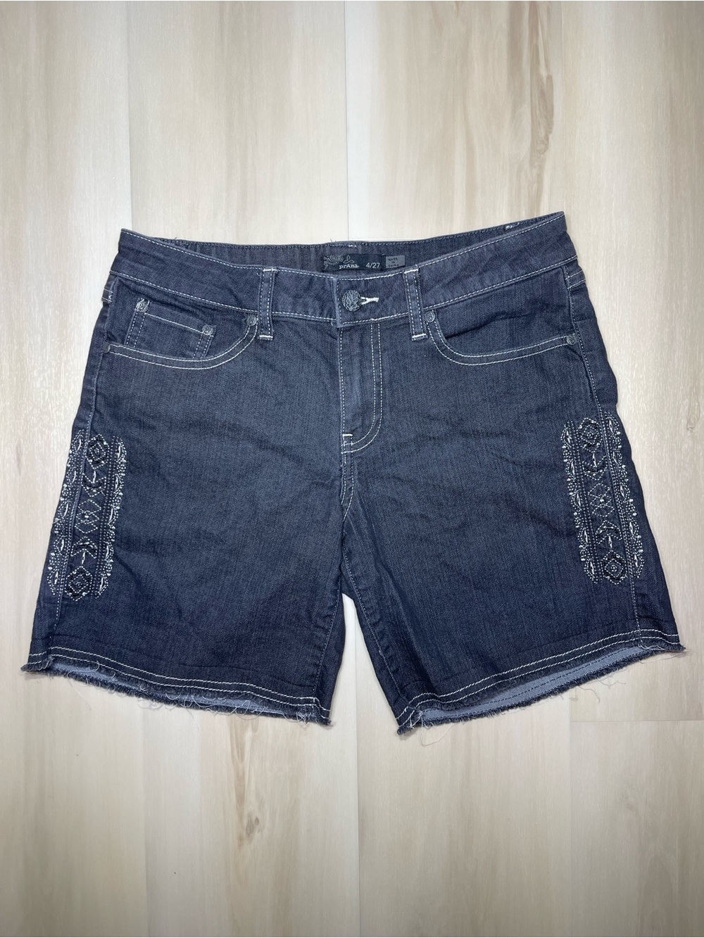 Prana Aztec Black / Gray Denim Cut Off Jean Shorts Women’s Sz 4/27 Hiking